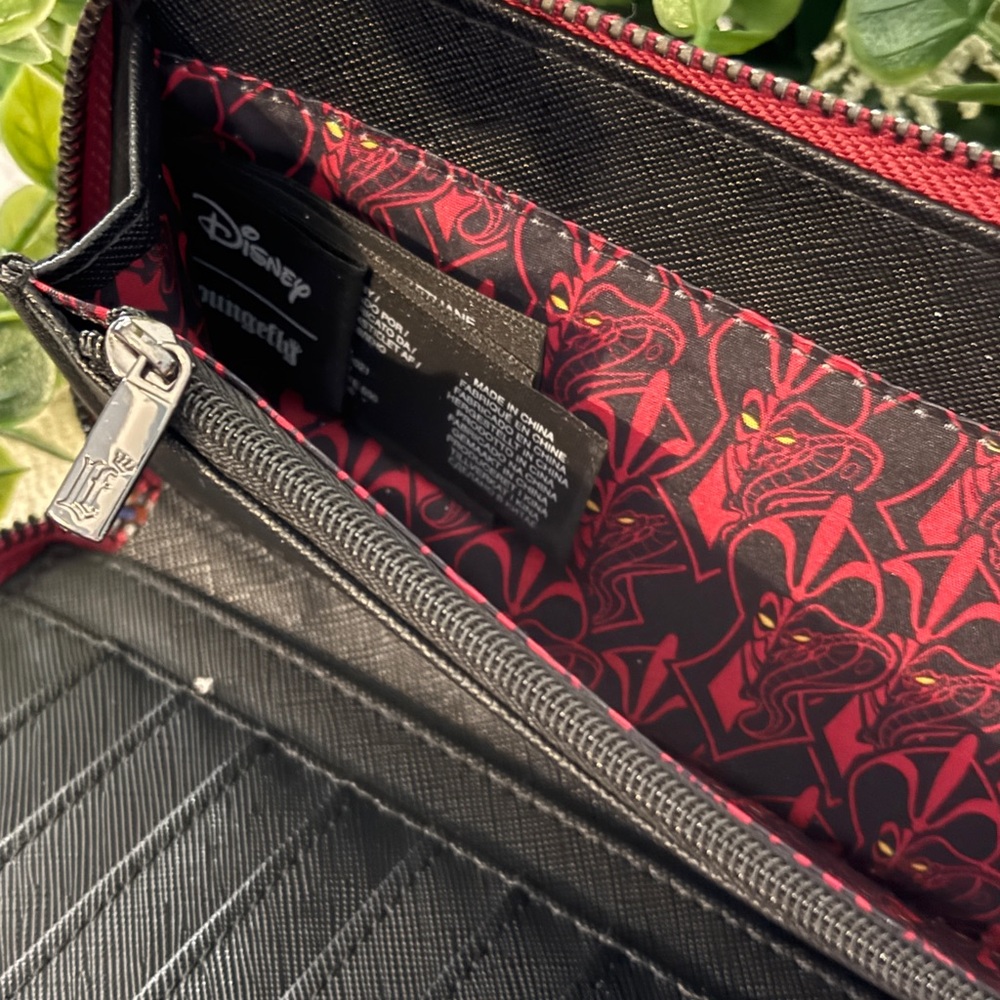Loungefly Disney Aladdin Jafar Villains Scene Zip Around Wallet - Picture 11 of 15